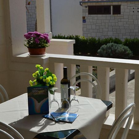 Apartments Frama - 3 Apartments Бол Екстер'єр фото