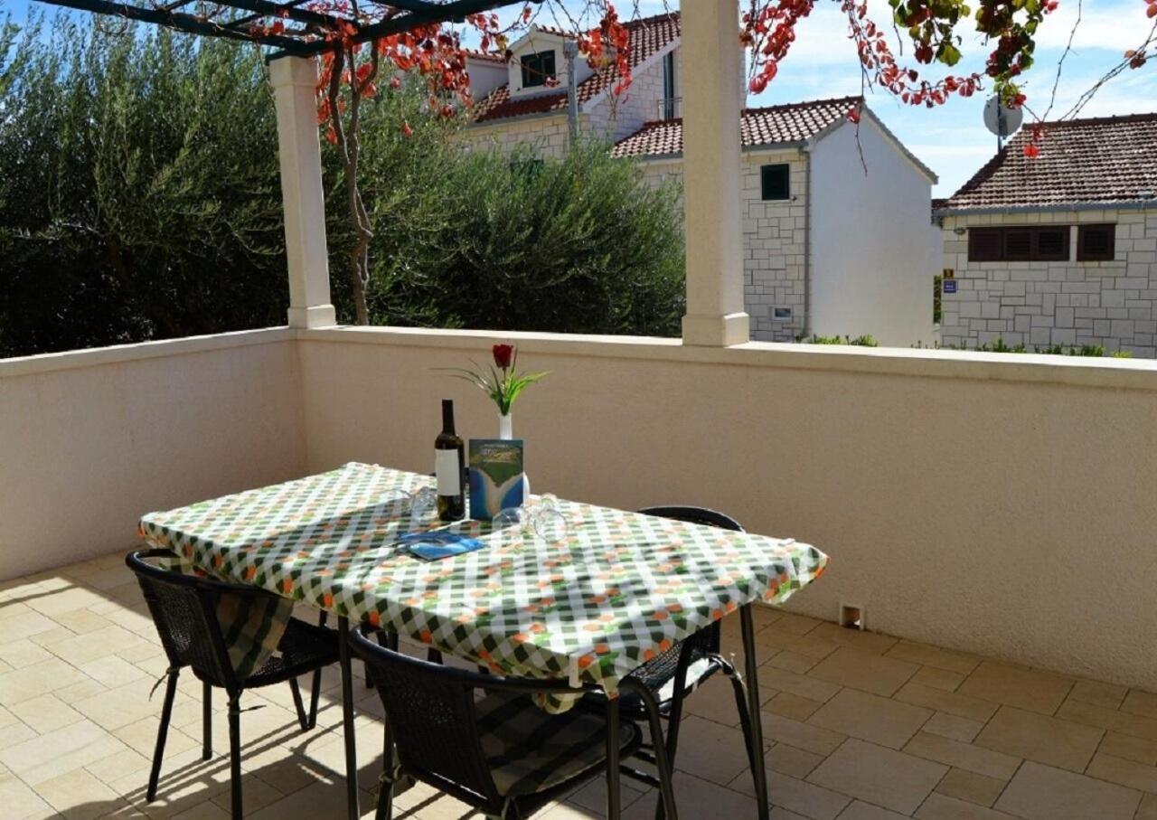 Apartments Frama - 3 Apartments Бол Екстер'єр фото