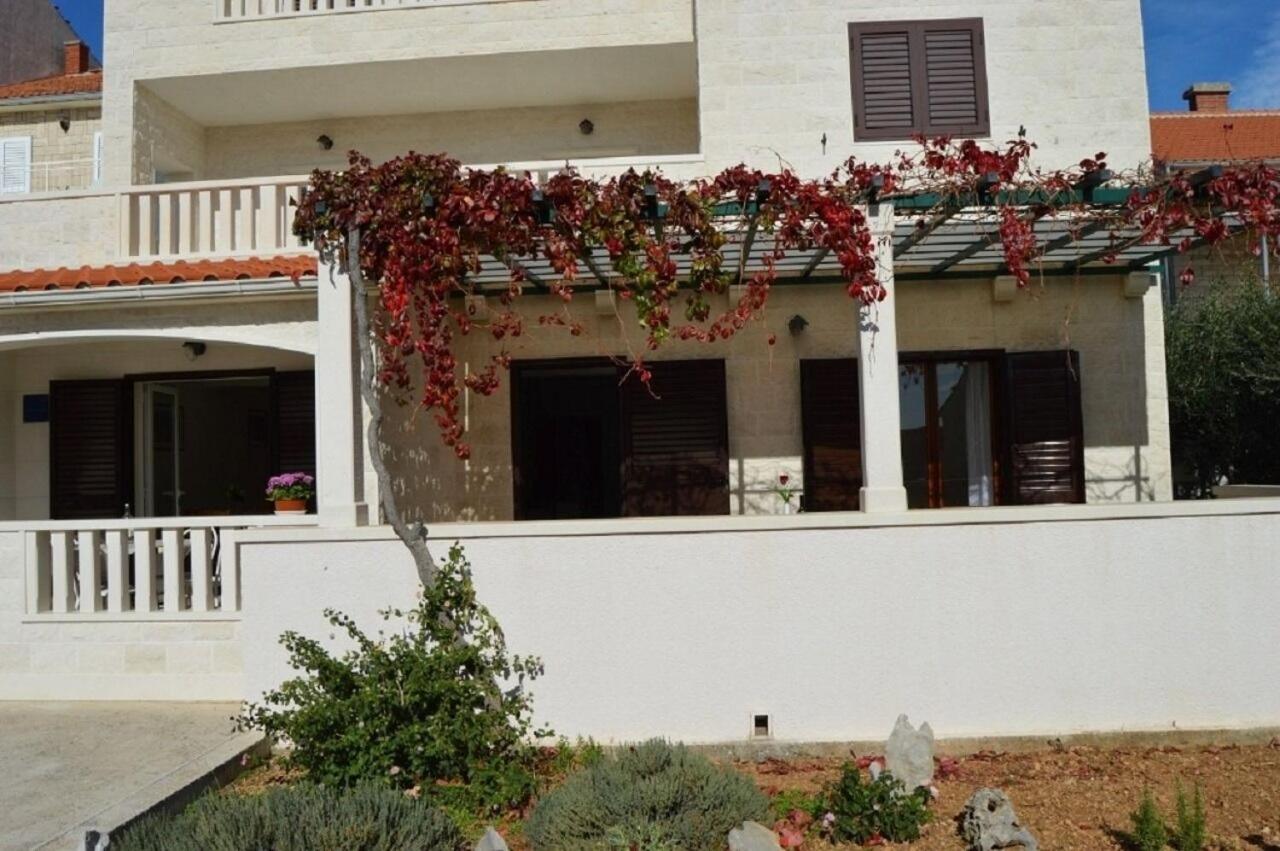 Apartments Frama - 3 Apartments Бол Екстер'єр фото